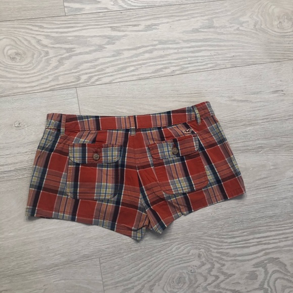 A set of short shorts - Picture 7 of 8